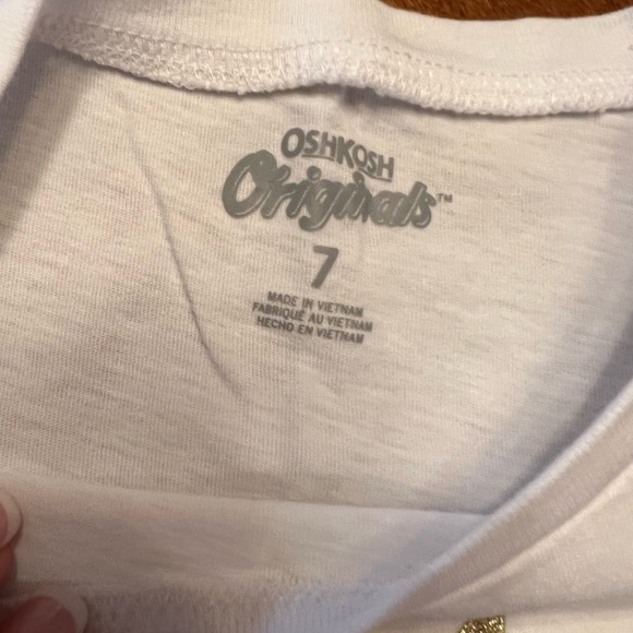 HP 🎉Oshkosh princesses fix each other’s crowns short sleeve shirt size 7 EUC - Picture 3 of 6